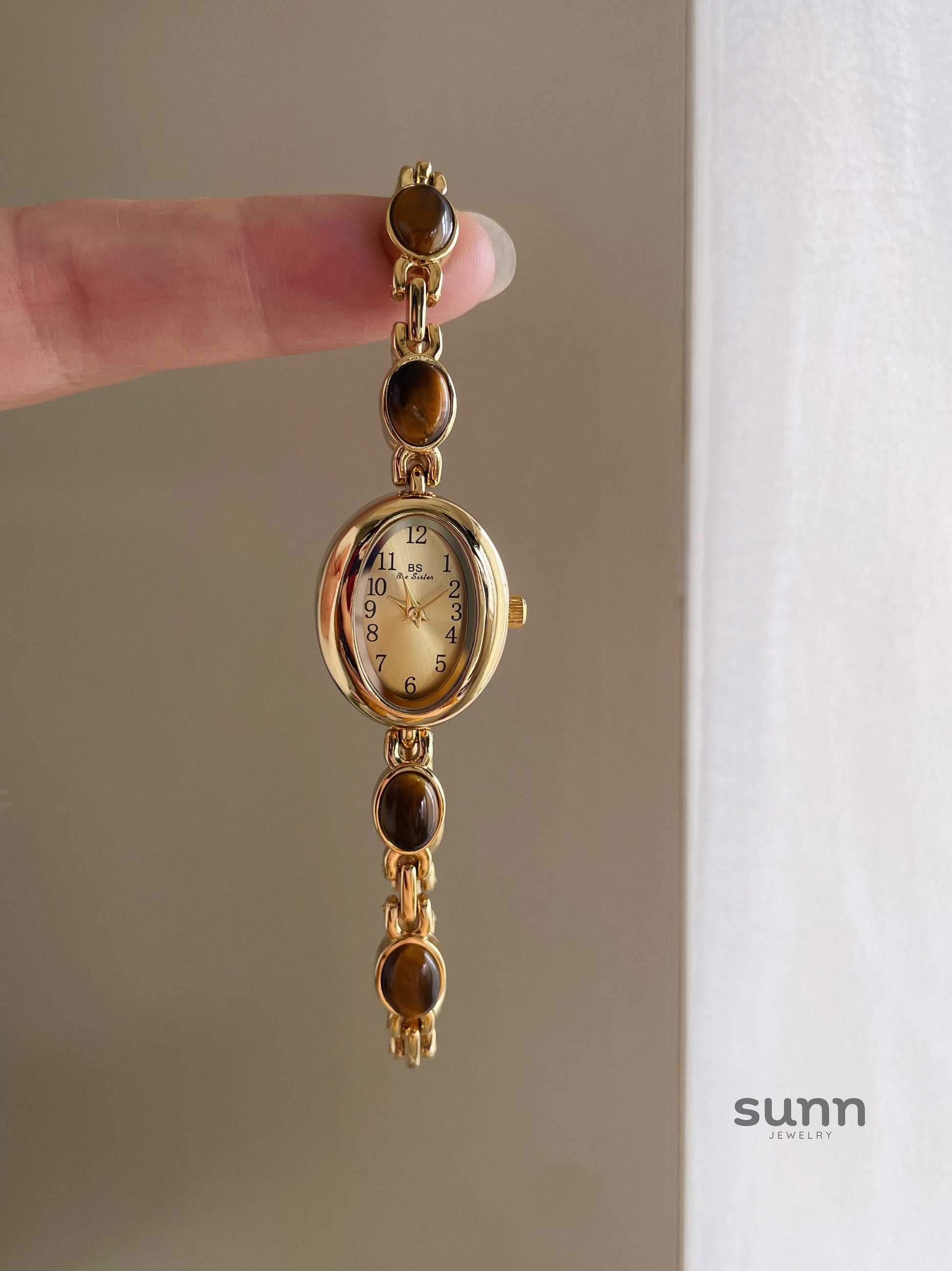 Allie Vintage Oval Watch [S4V3WGD9]