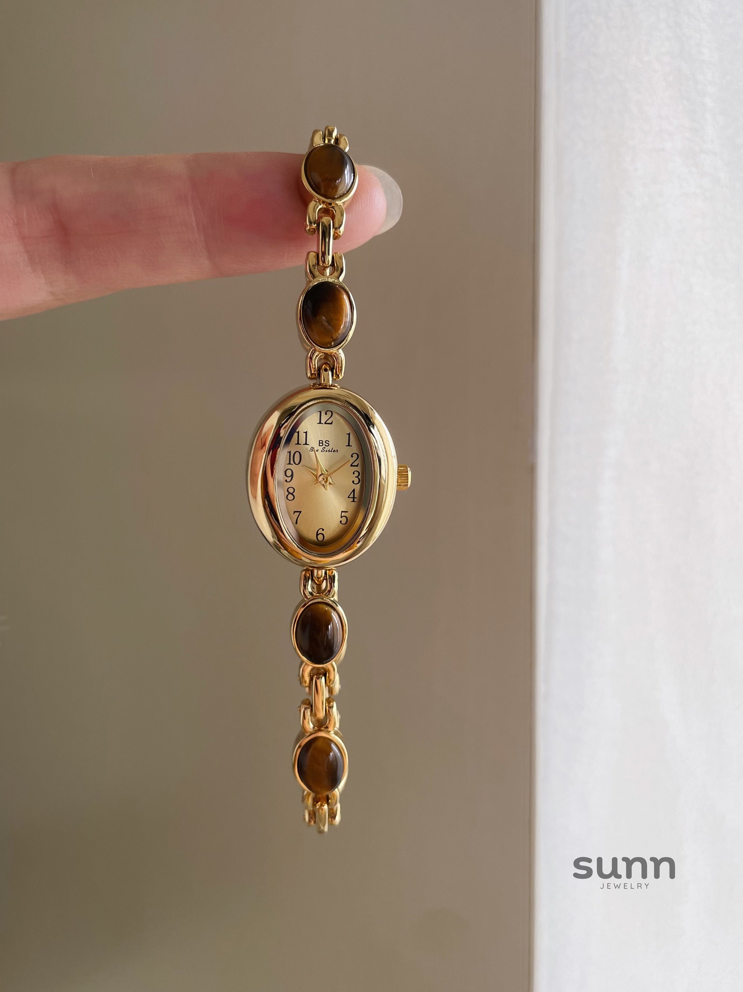 Allie Vintage Oval Watch [S4V3WGD9]