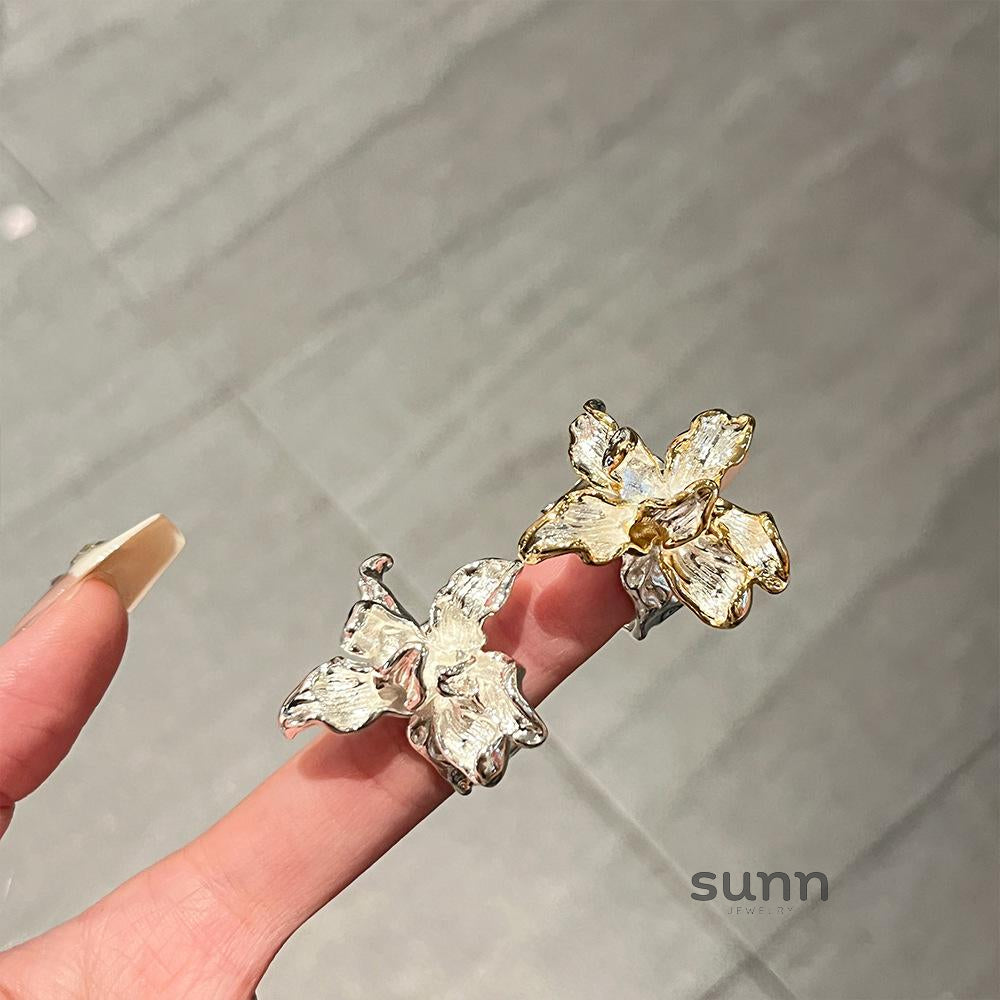 Alliyah Sculptural Iris Ring [MB6EULLO]