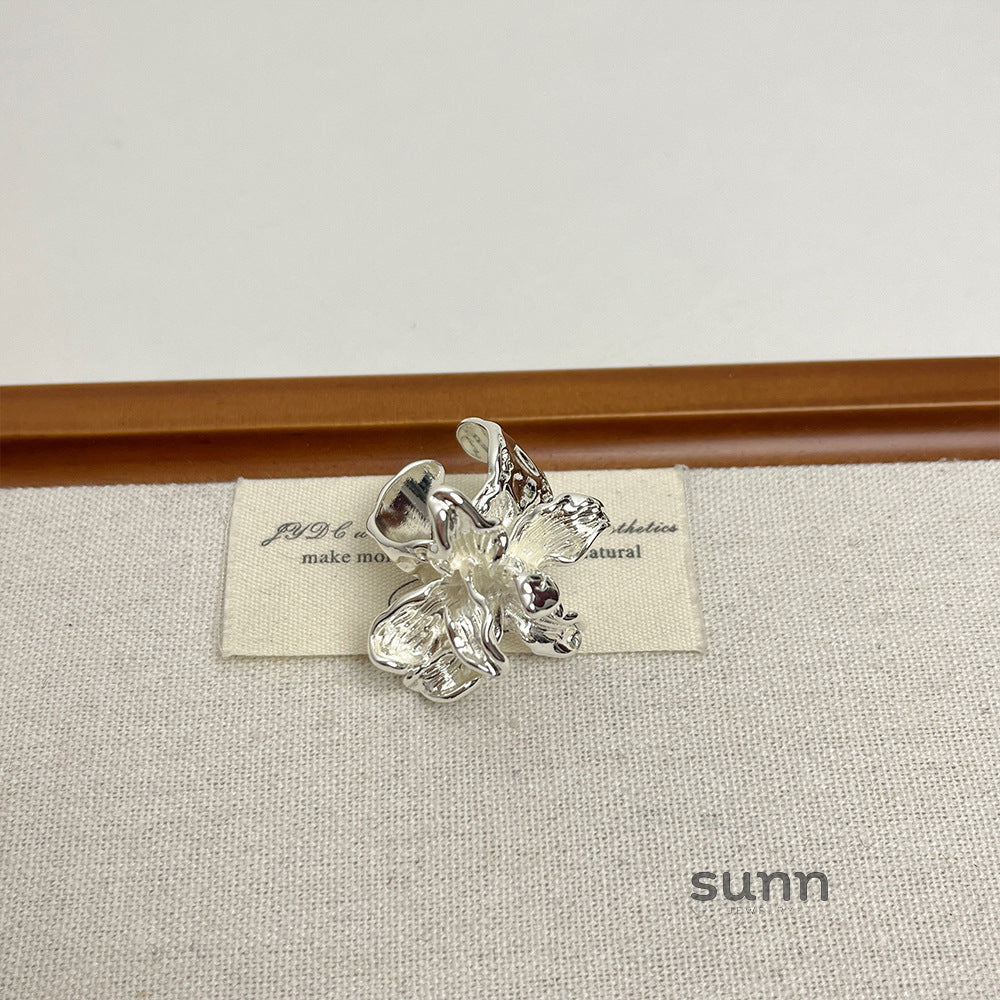 Alliyah Sculptural Iris Ring [J8CX5HZP]