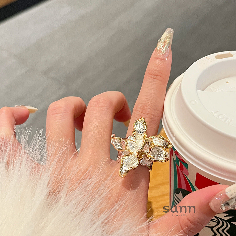 Alliyah Sculptural Iris Ring [Z6NN5URZ]