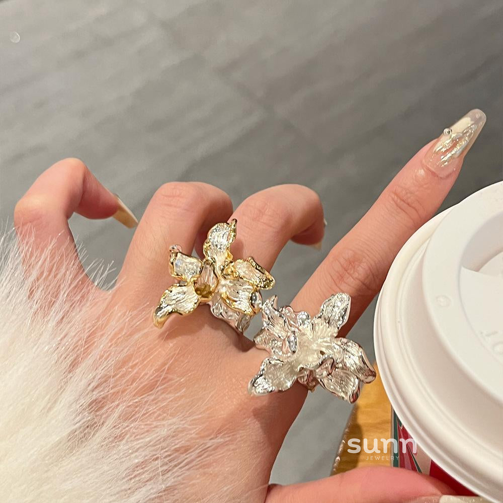 Alliyah Sculptural Iris Ring [VVZ9KXQK]