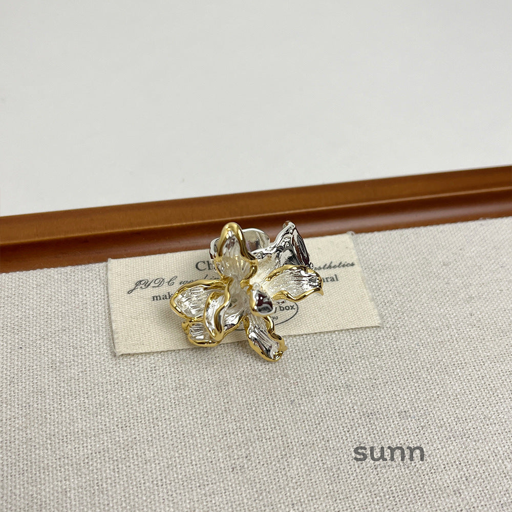 Alliyah Sculptural Iris Ring [ZNJ2L81N]