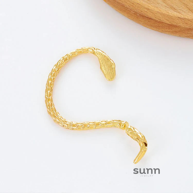 Allyanna Serpentine Ear Cuff