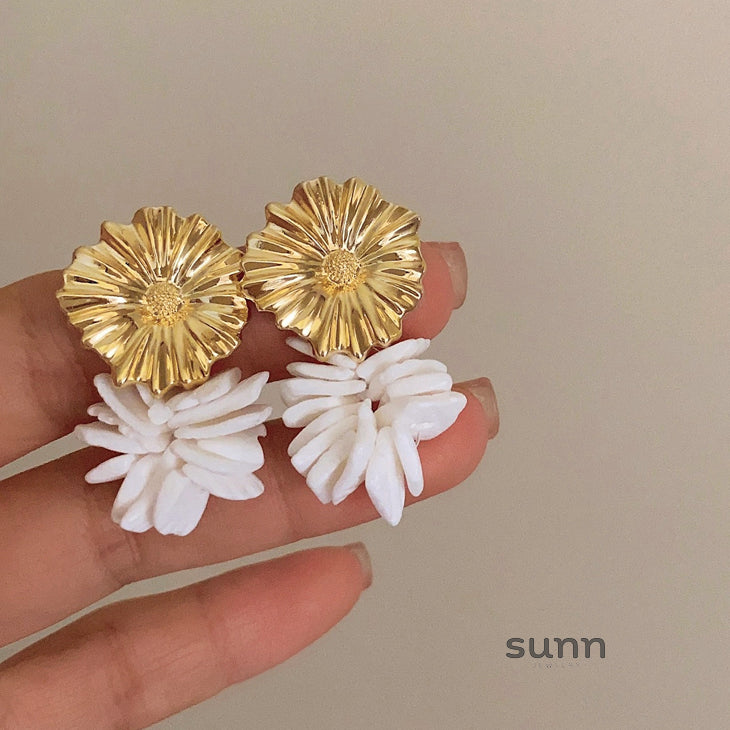 Aly Romantic Shell Drop Earrings [SFJEAXFR]