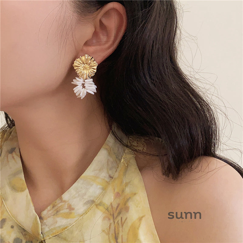 Aly Romantic Shell Drop Earrings [PW82V0BJ]