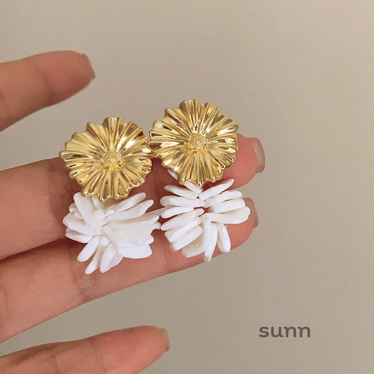 Aly Romantic Shell Drop Earrings [I8MPNNNT]