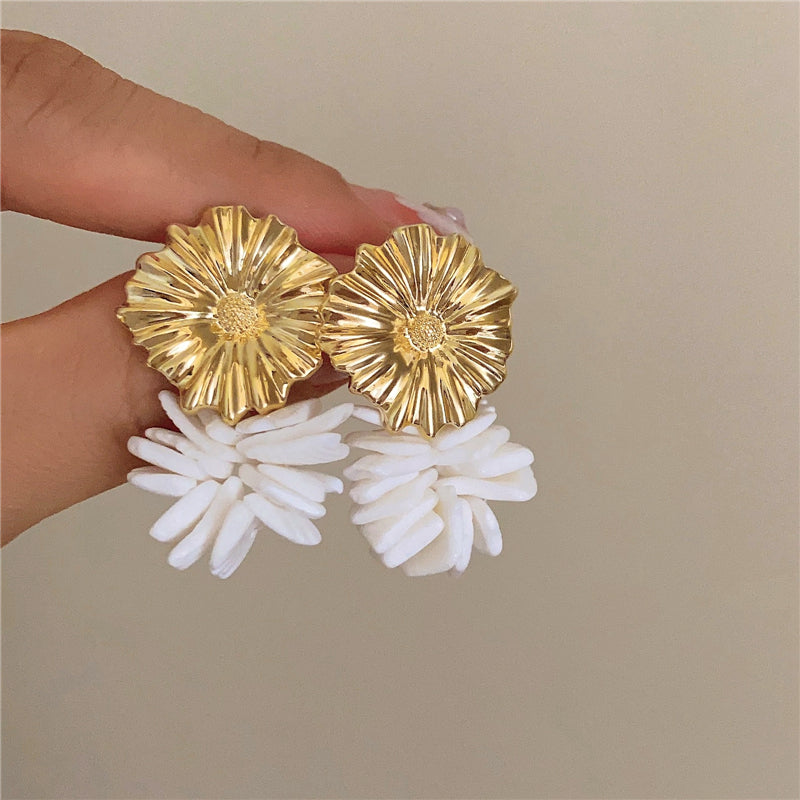 Aly Romantic Shell Drop Earrings [03CTEG3U]