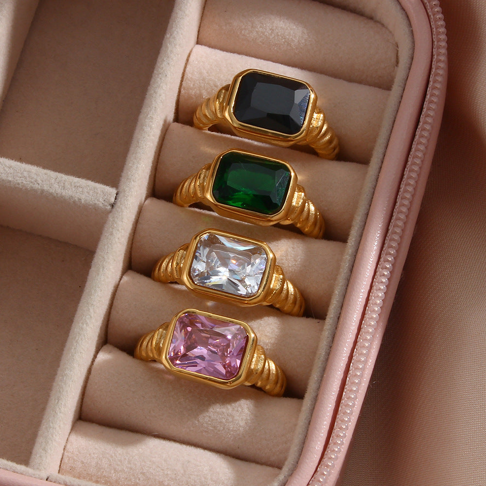 Alycia Croissant Zircon Ring [4NZ0M7Q6]