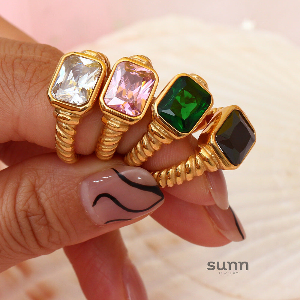 Alycia Croissant Zircon Ring [KL38Z9Y6]