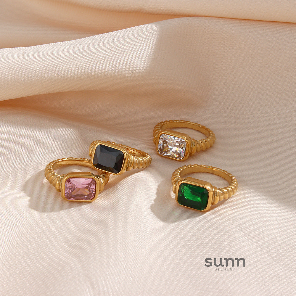 Alycia Croissant Zircon Ring [4NZ0M7Q6]