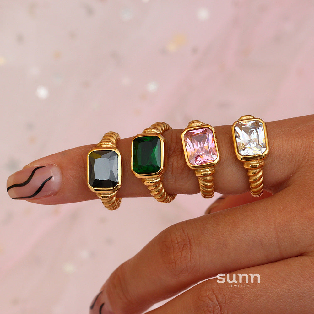 Alycia Croissant Zircon Ring [AEC5BJBO]