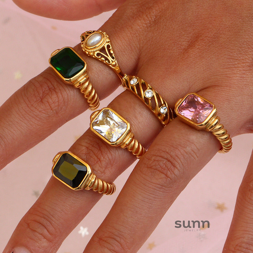 Alycia Croissant Zircon Ring [G6YBJ9VZ]