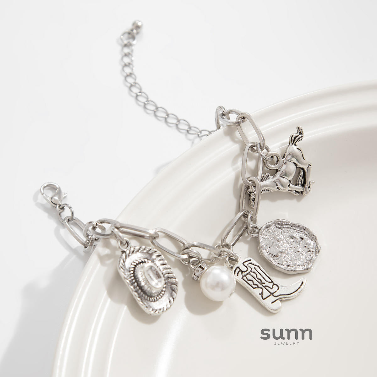 Alyssa Western Pearl Charm Necklace [J58LNF02]