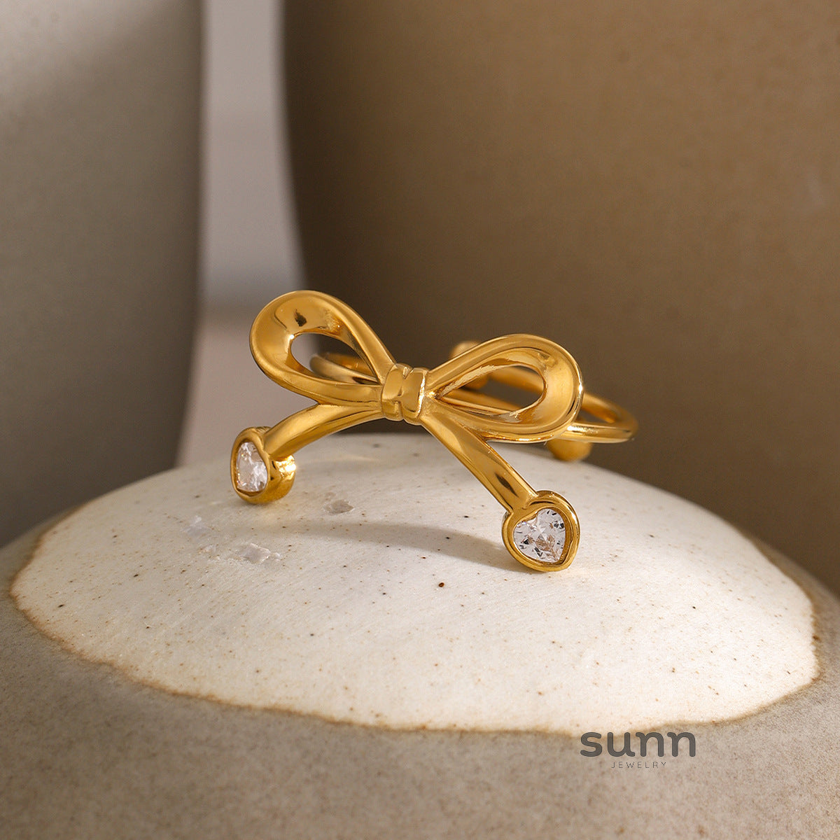 Alyssandra Bow Heart Zircon Ring [VMJUM4S4]