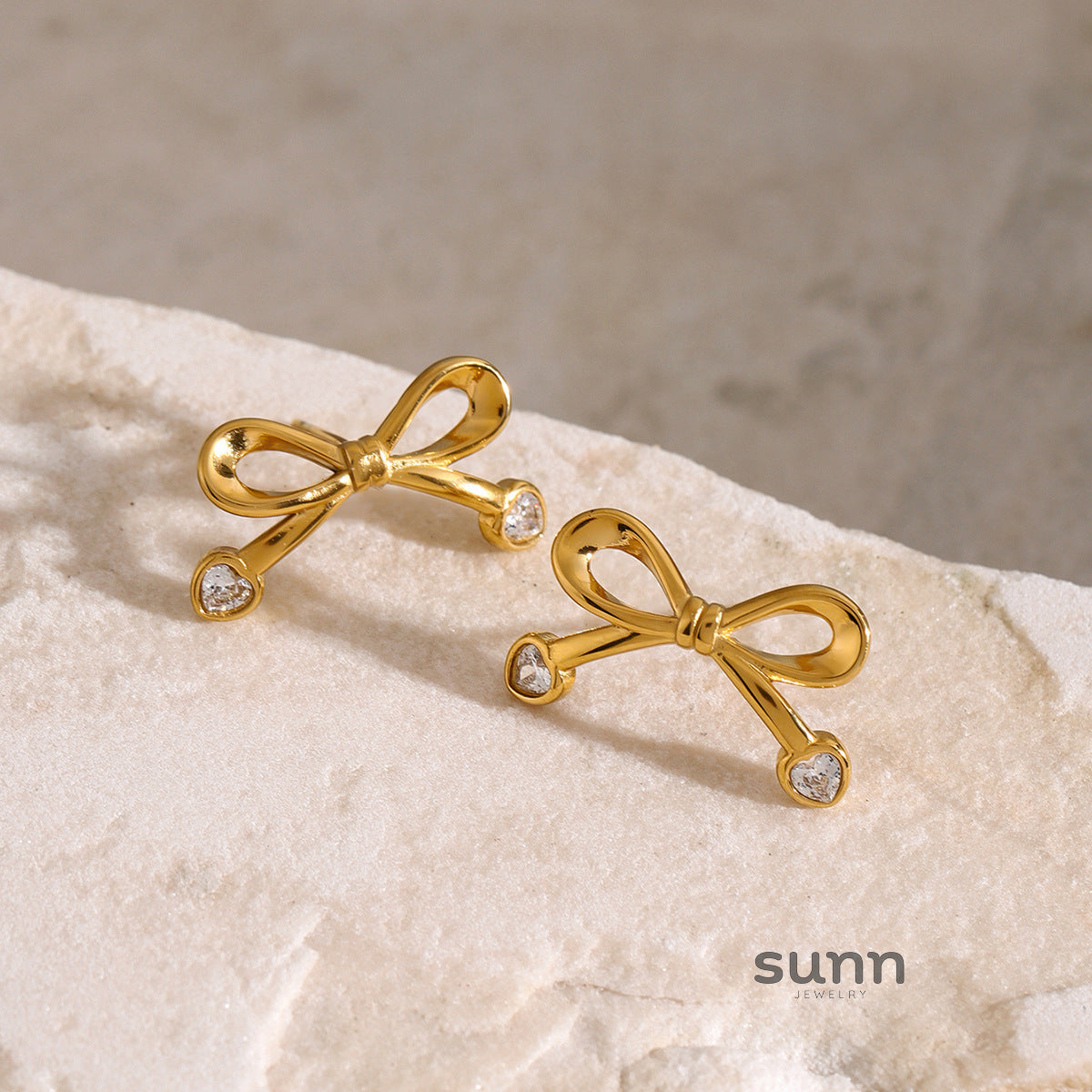 Alyssandra Bow Heart Zircon Ring [HYLKKUMU]