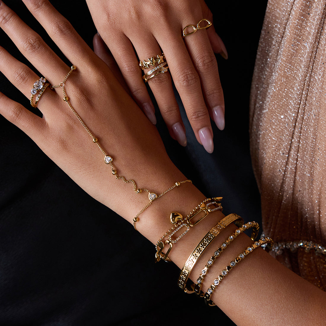 Alysson Gold Love Charm Bracelet [6MUEM9R1]