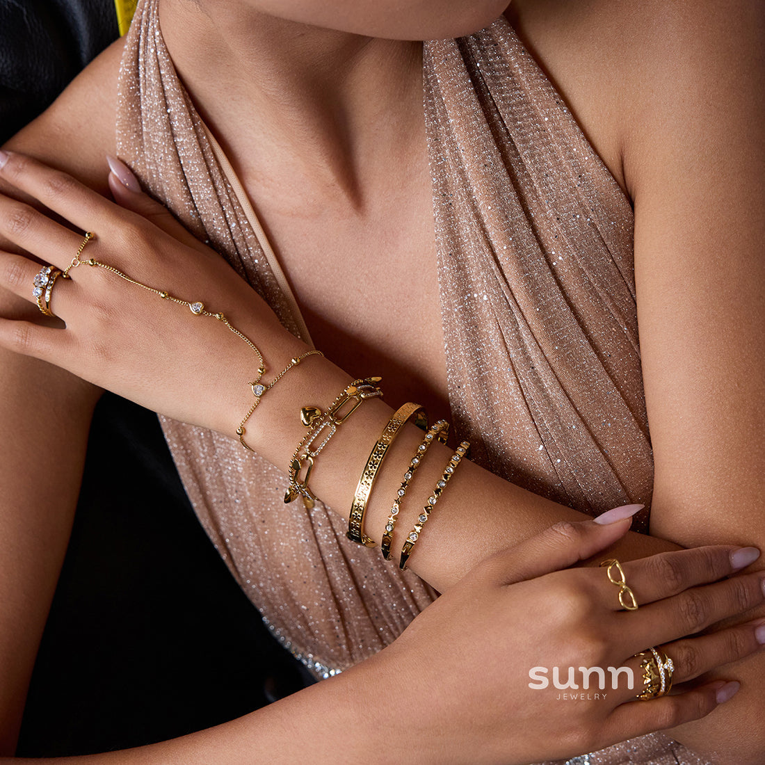 Alysson Gold Love Charm Bracelet [6MUEM9R1]