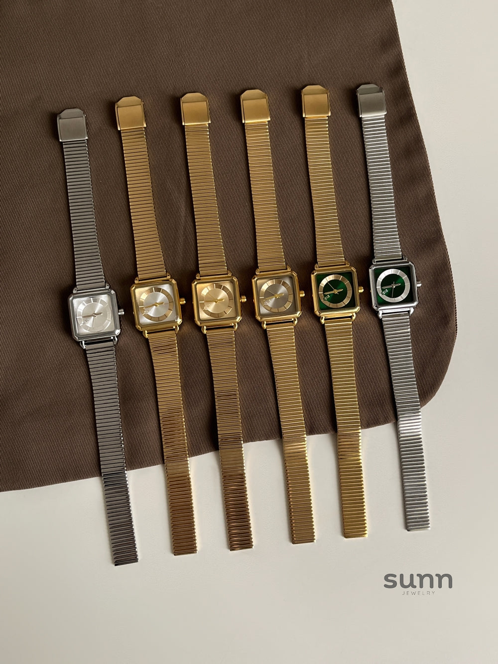 Amahia Retro Bracelet Watch [A2WN82HY]