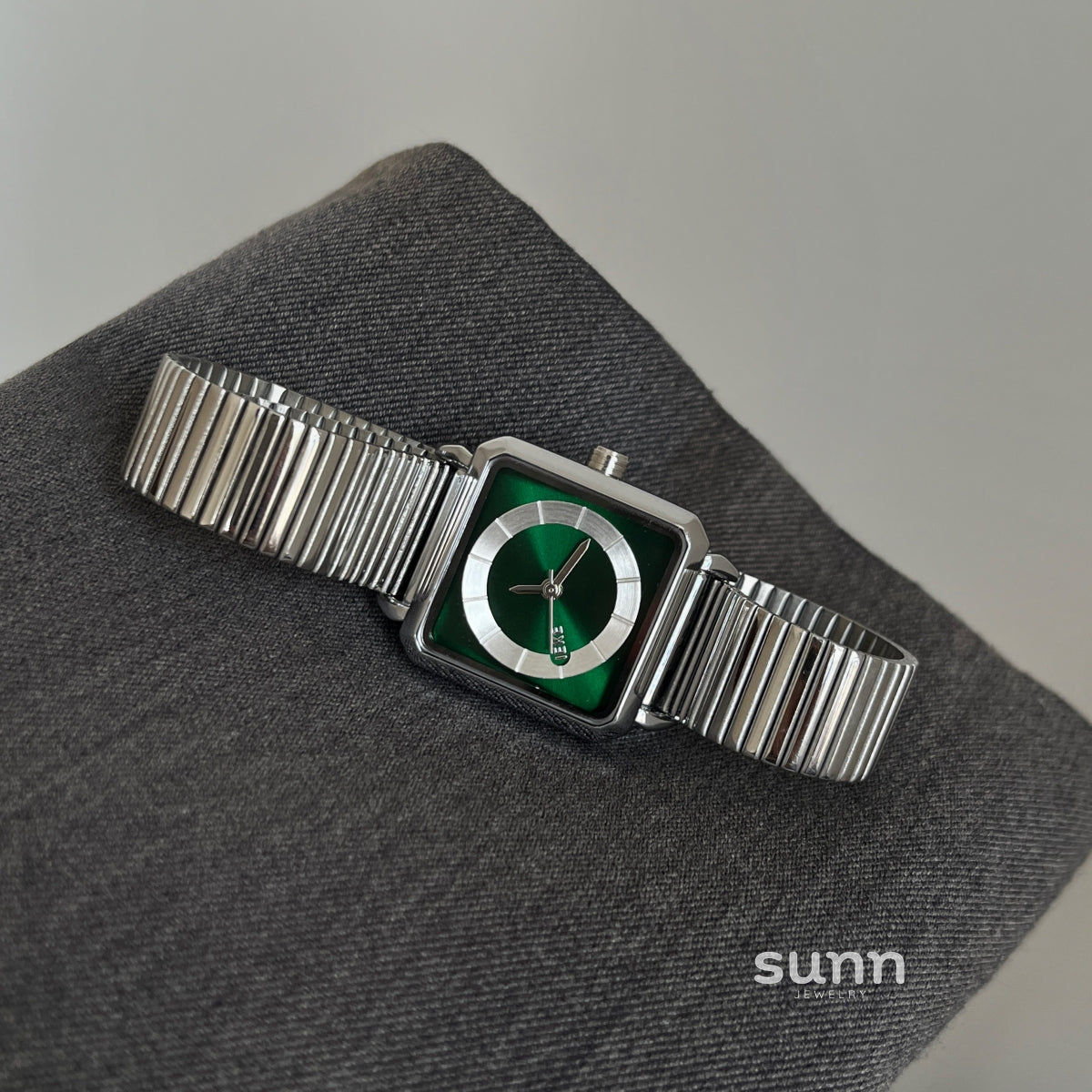 Amahia Retro Bracelet Watch [71W6HQH5]