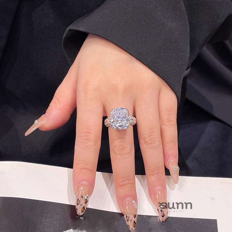 Amaiya Ice Flower Crystal Ring [KPMPT659]
