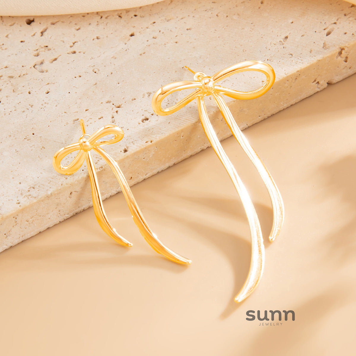 Amal Sculpted Bow Studs [68F4W8YE]