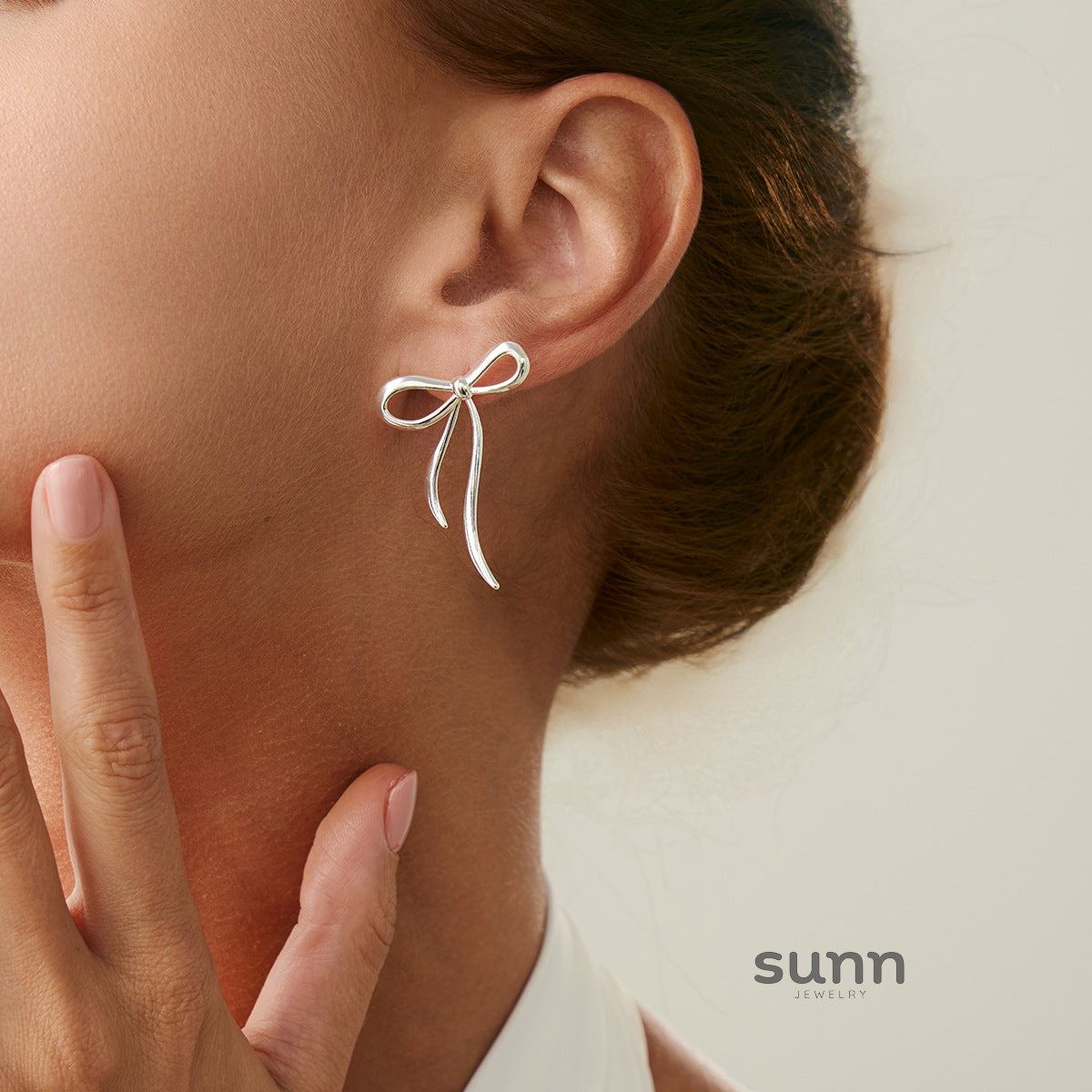 Amal Sculpted Bow Studs [4I6EWBEL]