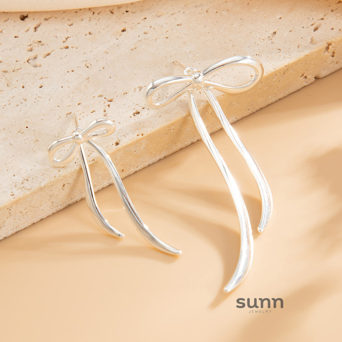 Amal Sculpted Bow Studs [7HJLMRIA]