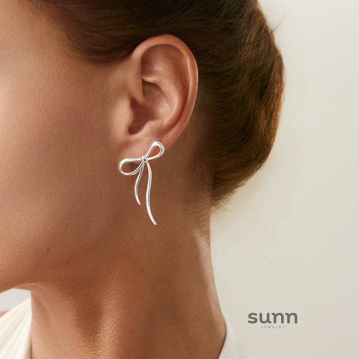 Amal Sculpted Bow Studs [9597MYTX]