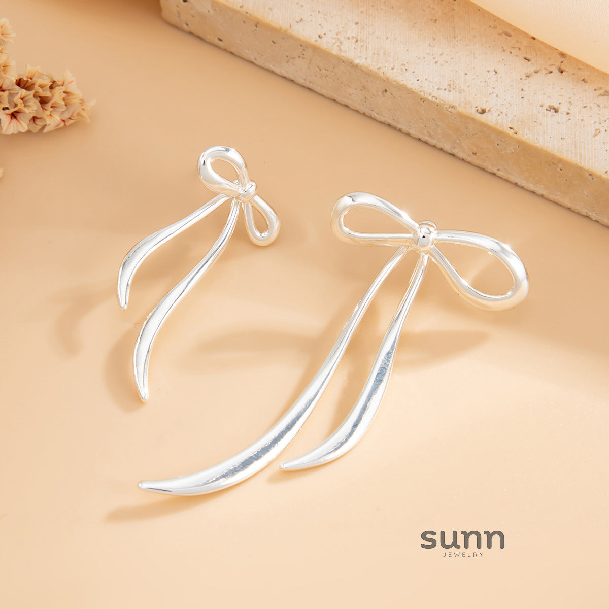 Amal Sculpted Bow Studs [4HMW0MG1]