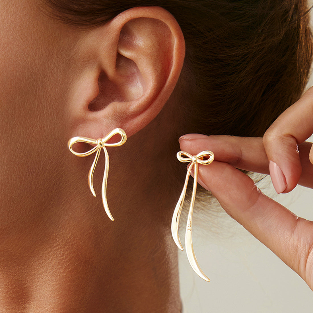 Amal Sculpted Bow Studs [AG6HTWVI]