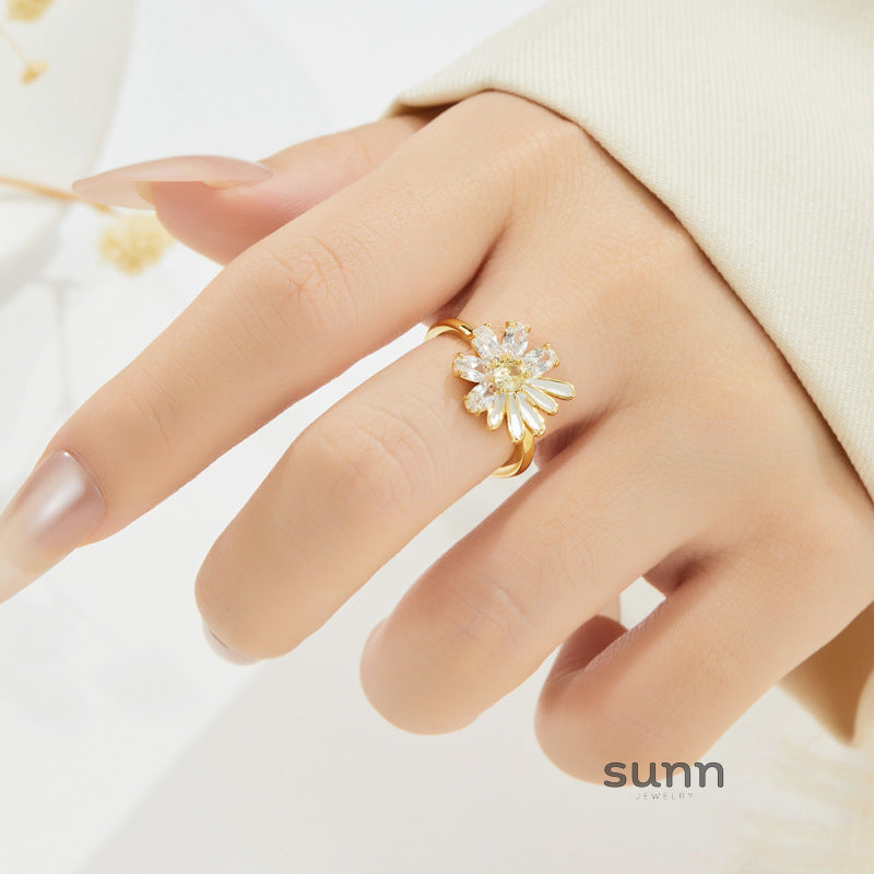 Amarah Dainty Daisy Ring [PXR3HH9X]