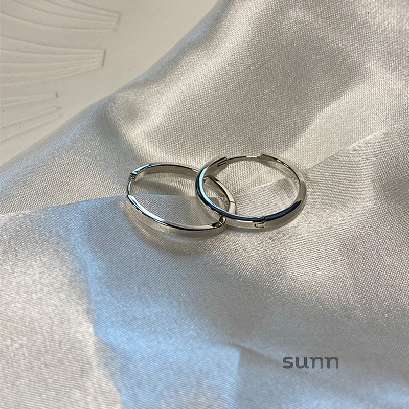 Amaria Sleek Hoop Earrings