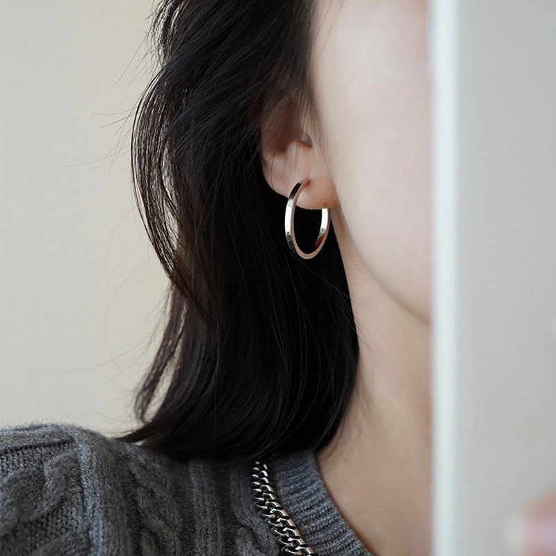 Amaria Sleek Hoop Earrings