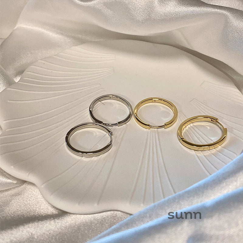 Amaria Sleek Hoop Earrings