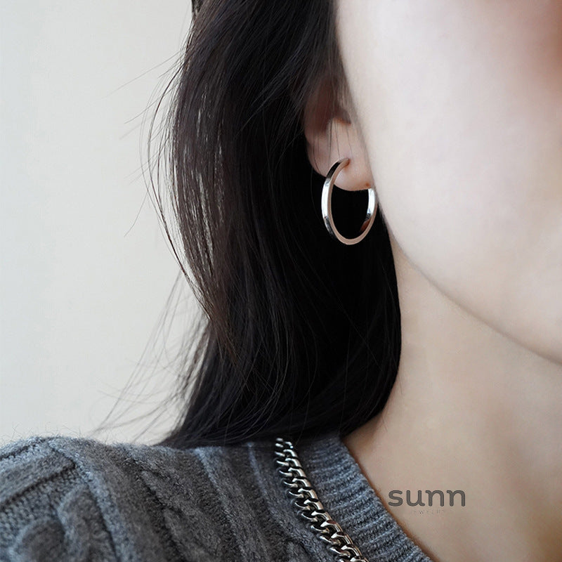 Amaria Sleek Hoop Earrings