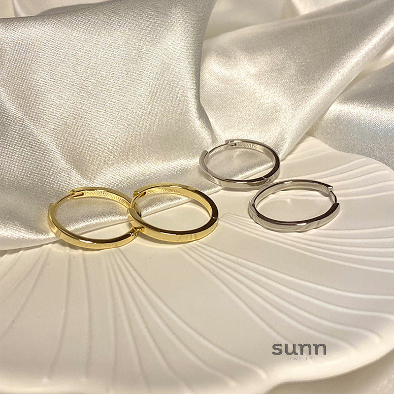 Amaria Sleek Hoop Earrings