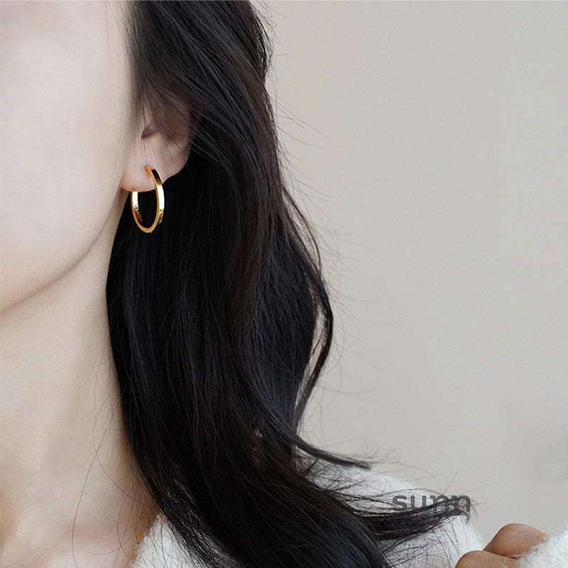 Amaria Sleek Hoop Earrings