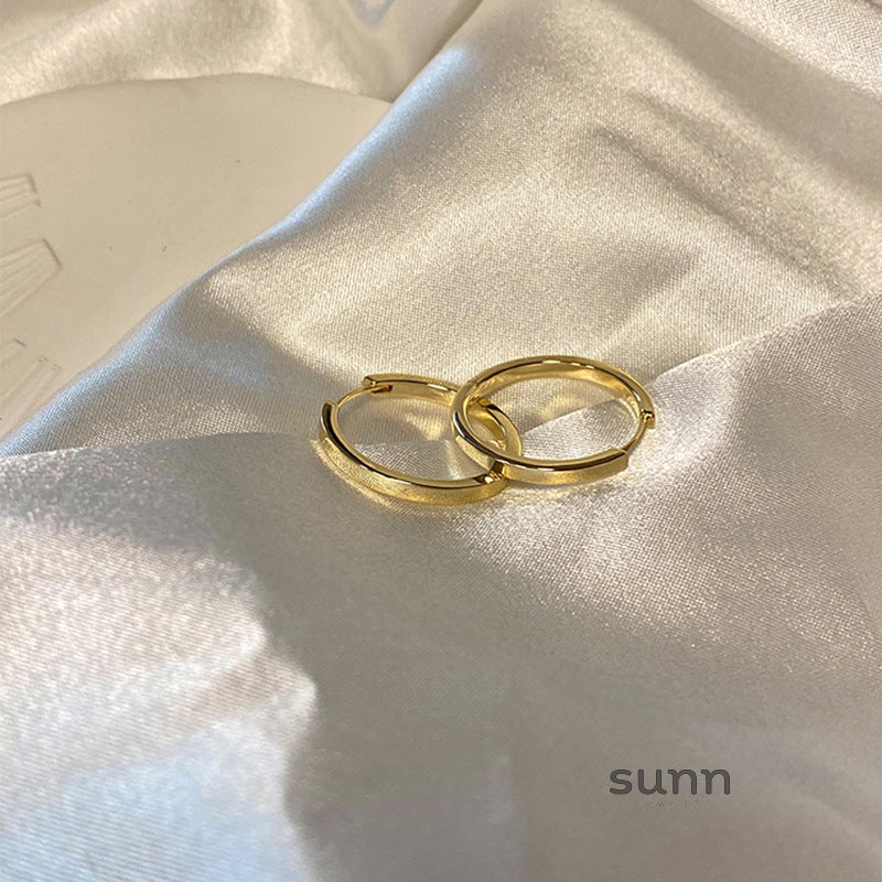 Amaria Sleek Hoop Earrings
