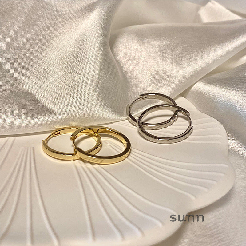 Amaria Sleek Hoop Earrings