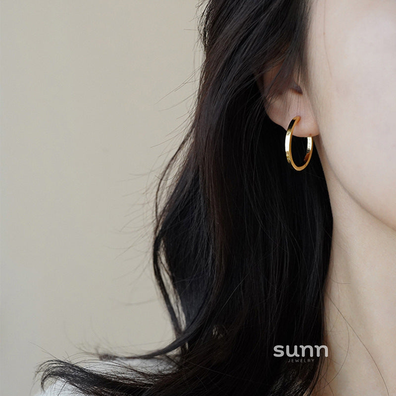 Amaria Sleek Hoop Earrings