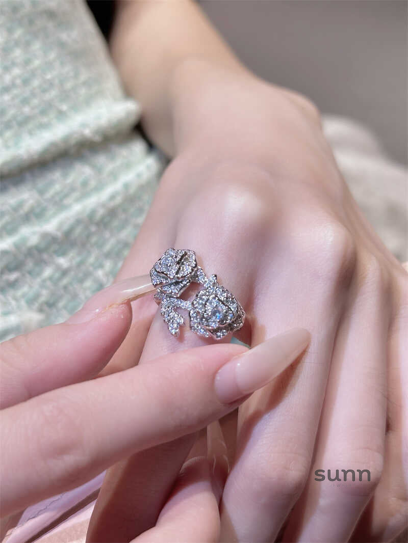 Amarianna Zircon Camellia Ring [L81P5J6X]
