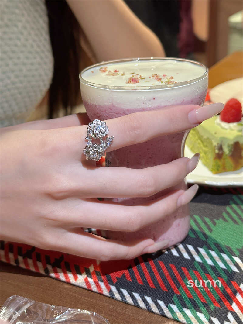 Amarianna Zircon Camellia Ring [JZD29BW0]