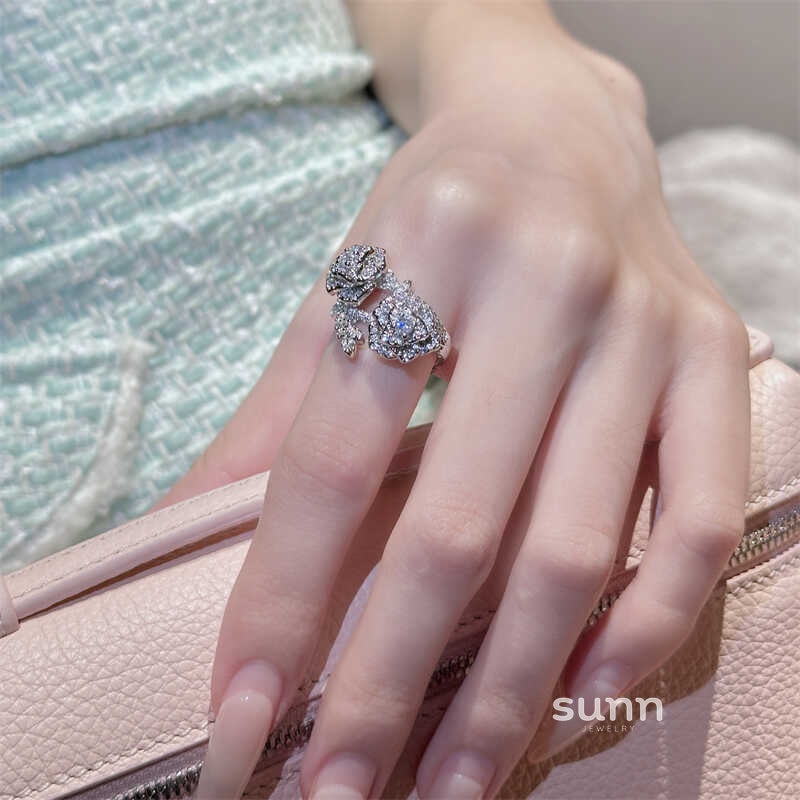 Amarianna Zircon Camellia Ring [E67VXHV9]