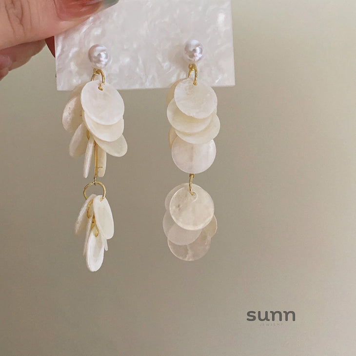 Amaryah Pearl Flower Earrings [ESWX0R96]