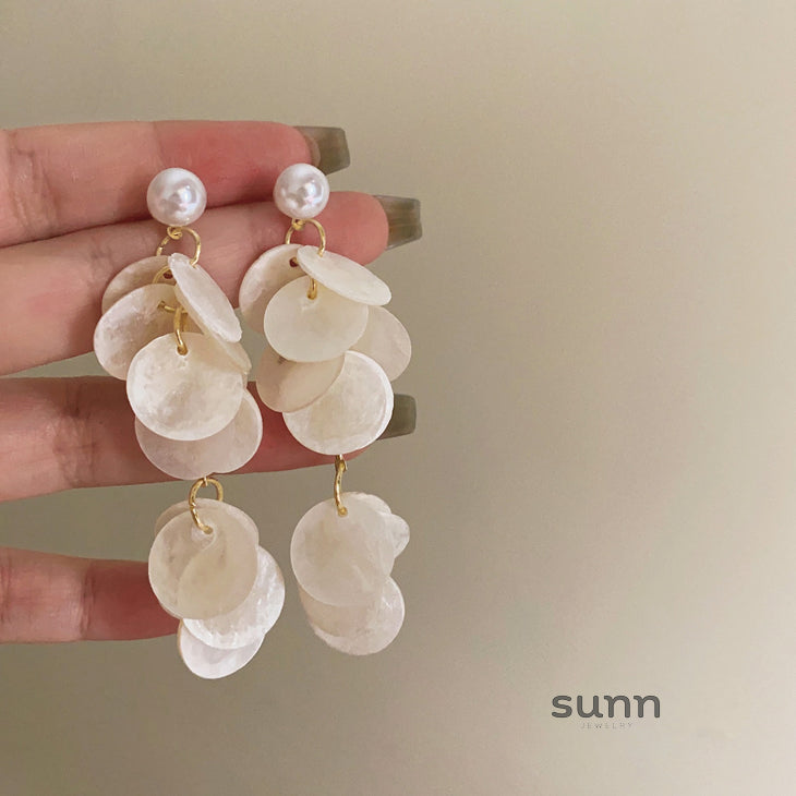 Amaryah Pearl Flower Earrings [FICXMTBY]