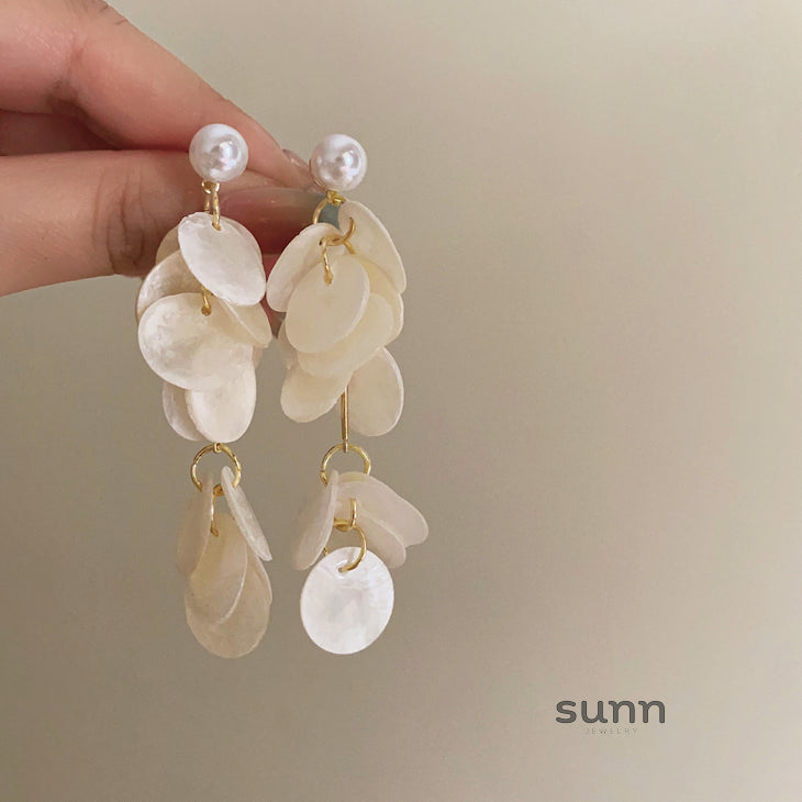 Amaryah Pearl Flower Earrings [3XSIH508]