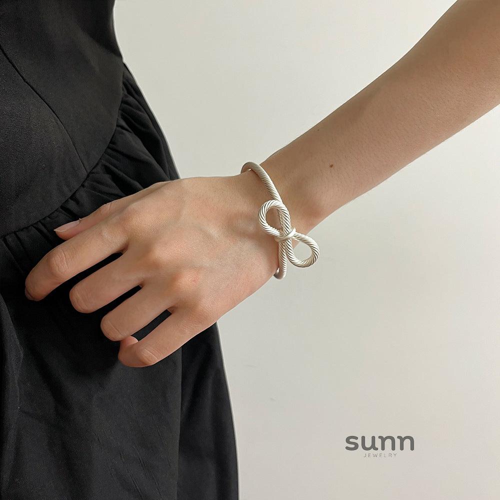 Amauri Frosted Braided Bow Bracelet [4D6N58G3]