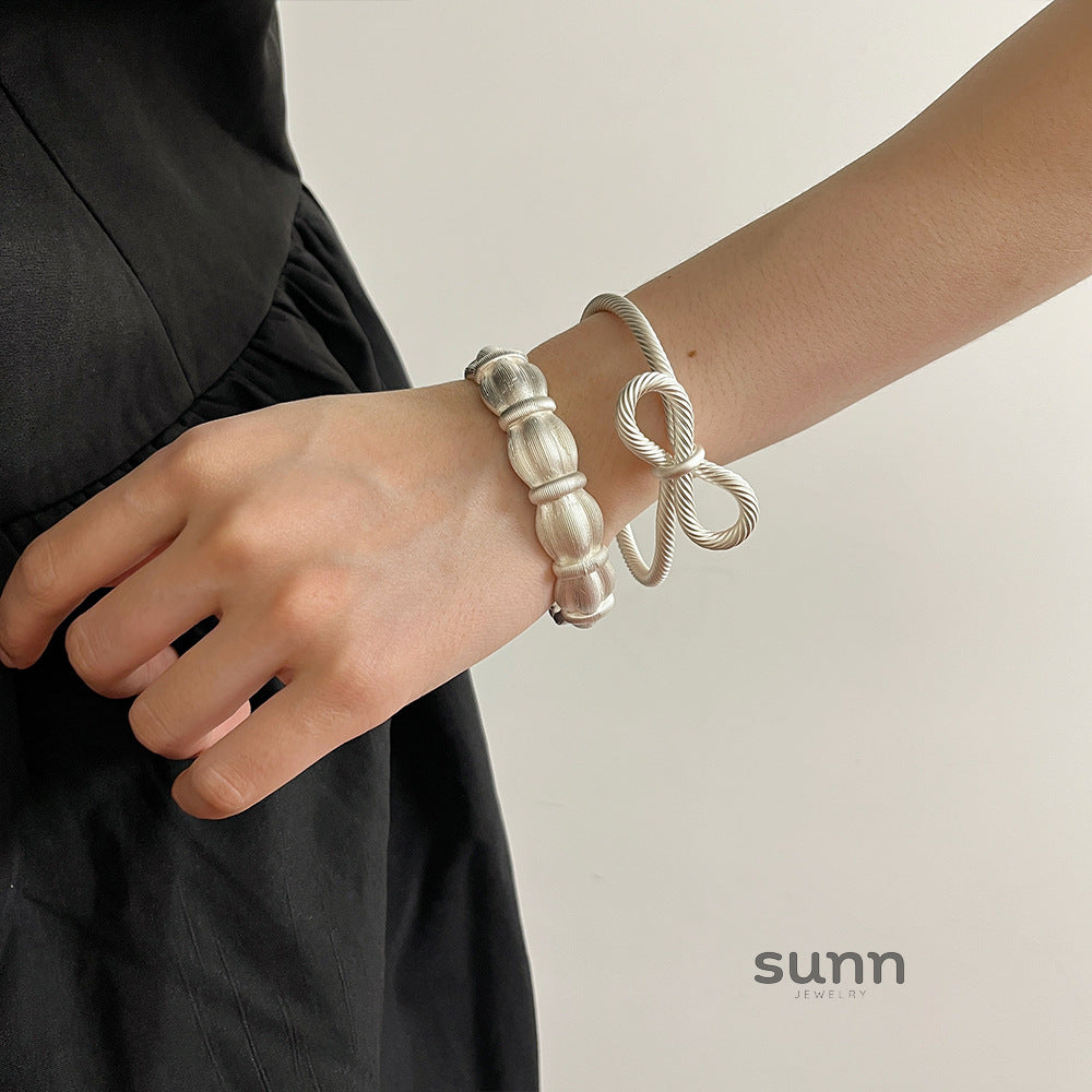 Amauri Frosted Braided Bow Bracelet [ROGKINHB]