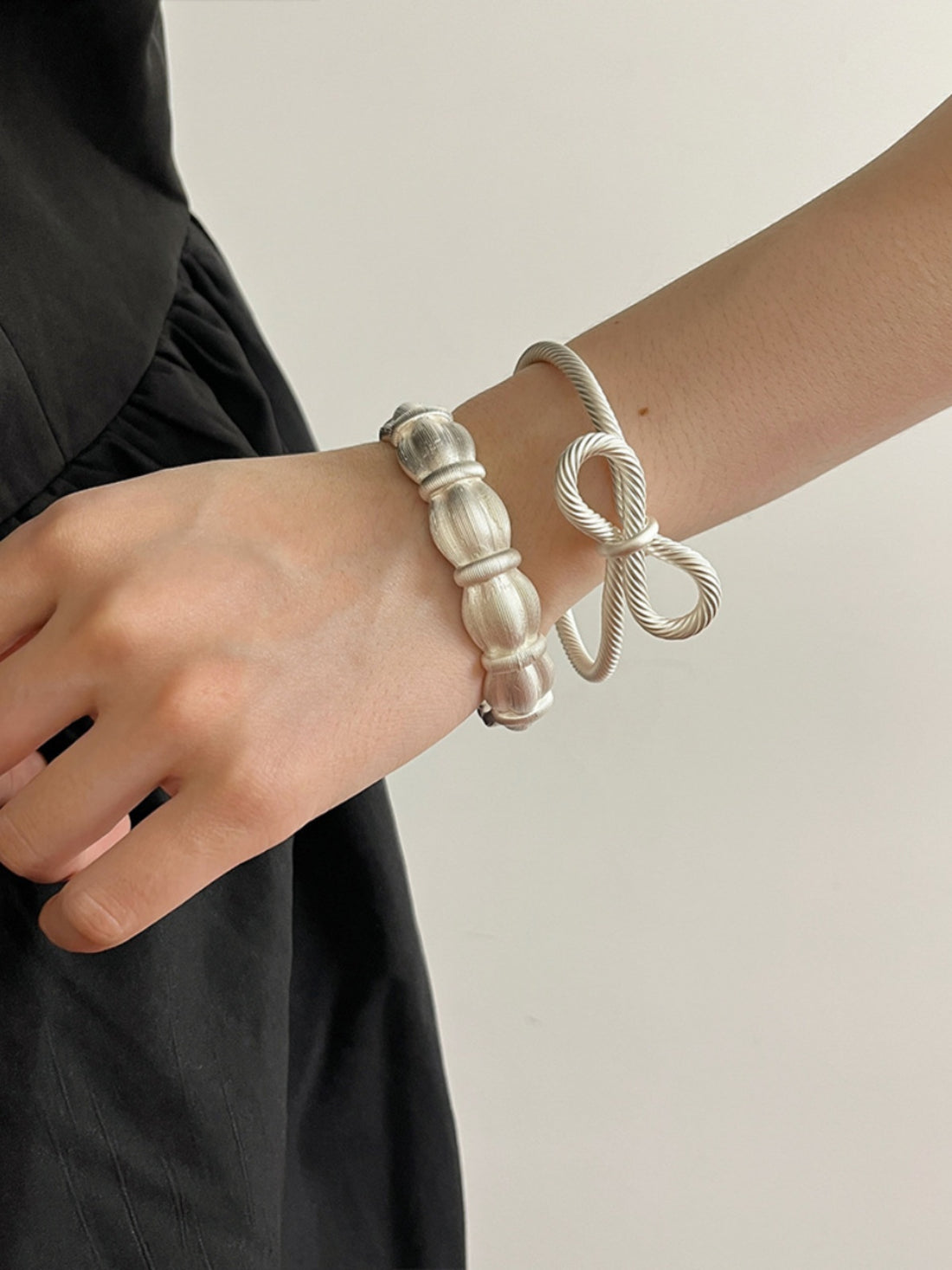 Amauri Frosted Braided Bow Bracelet [A75WFRM2]